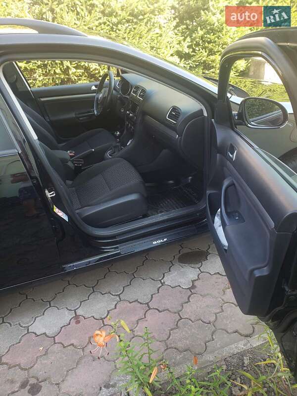 Универсал Volkswagen Golf 2012 в Бучаче