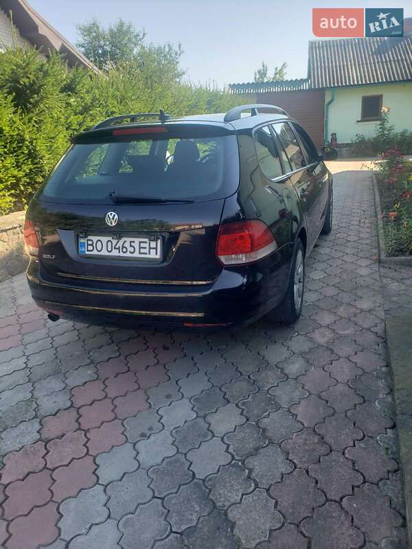 Универсал Volkswagen Golf 2012 в Бучаче