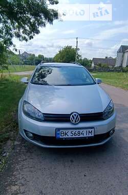 Универсал Volkswagen Golf 2010 в Ровно