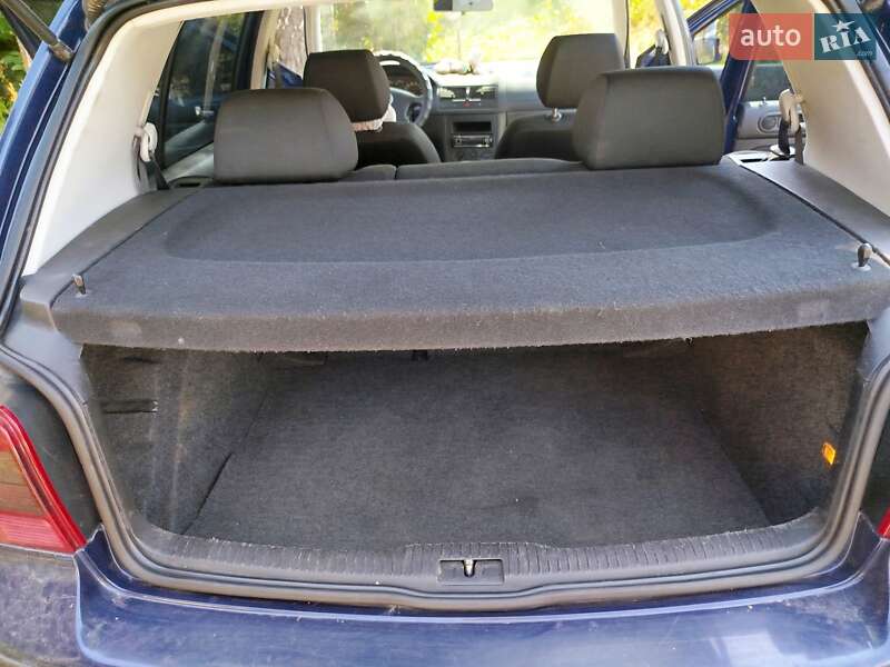 Хэтчбек Volkswagen Golf 2002 в Буче