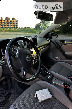 Хэтчбек Volkswagen Golf 2010 в 