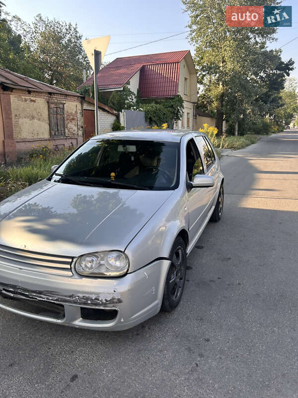 Volkswagen Golf 2000