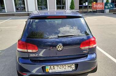 Хэтчбек Volkswagen Golf 2012 в 