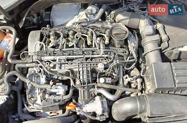 Хэтчбек Volkswagen Golf 2012 в 