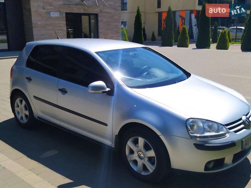 Хэтчбек Volkswagen Golf 2008 в Ужгороде