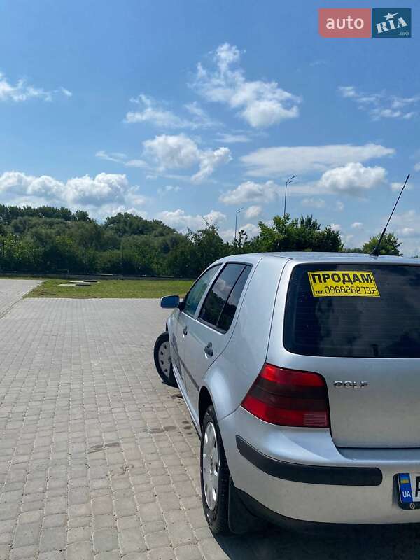 Хэтчбек Volkswagen Golf 2002 в Виннице