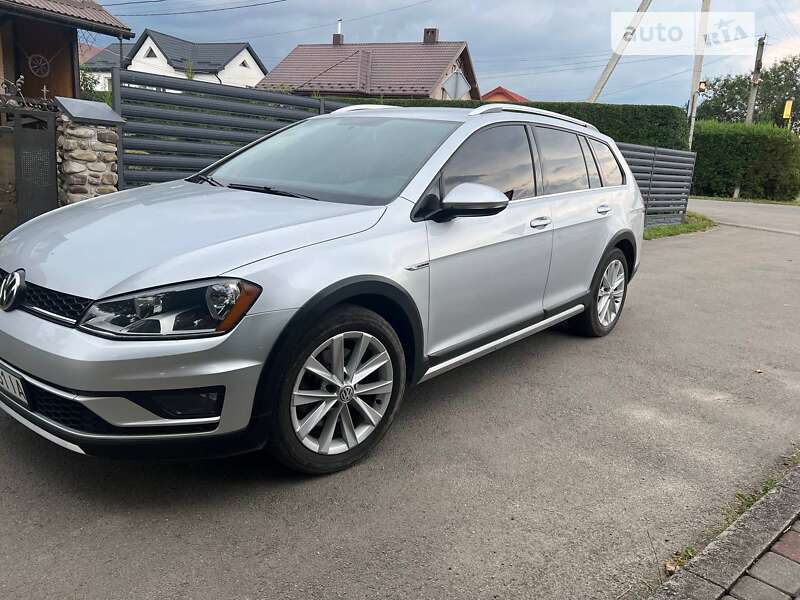 Универсал Volkswagen Golf 2017 в Ивано-Франковске