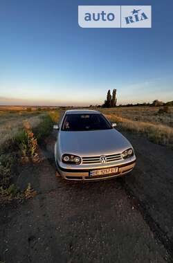 Хэтчбек Volkswagen Golf 2002 в Новом Буге