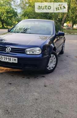 Хэтчбек Volkswagen Golf 2003 в Немирове