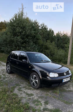 Хэтчбек Volkswagen Golf 1999 в Старой Выжевке