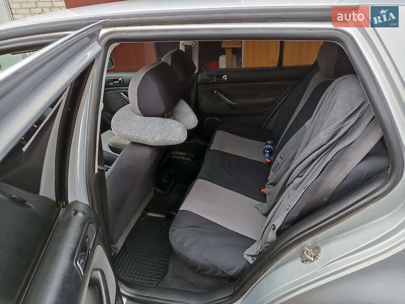 Хетчбек Volkswagen Golf 1999 в Луцьку