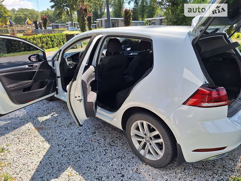 Хетчбек Volkswagen Golf 2018 в Києві