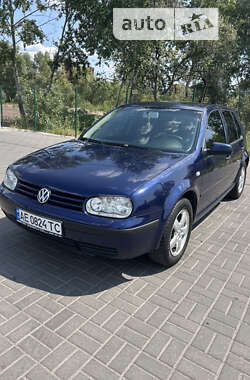 Хетчбек Volkswagen Golf 2003 в Дніпрі