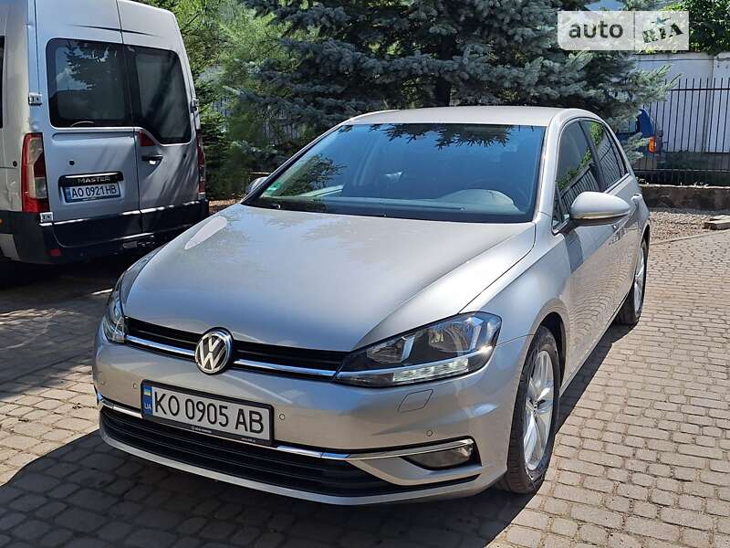 Хетчбек Volkswagen Golf 2019 в Сваляві