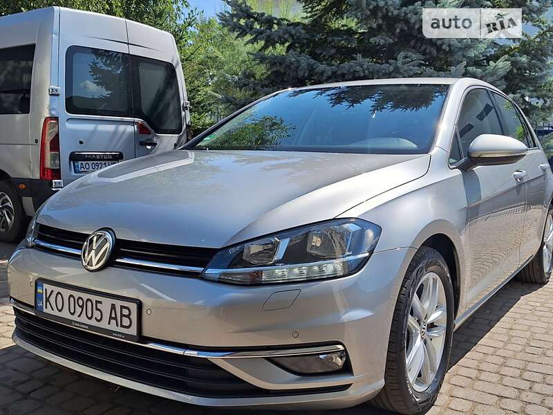 Хетчбек Volkswagen Golf 2019 в Сваляві