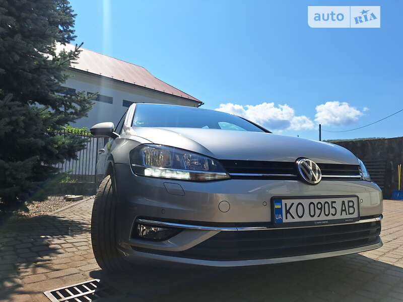 Хетчбек Volkswagen Golf 2019 в Сваляві