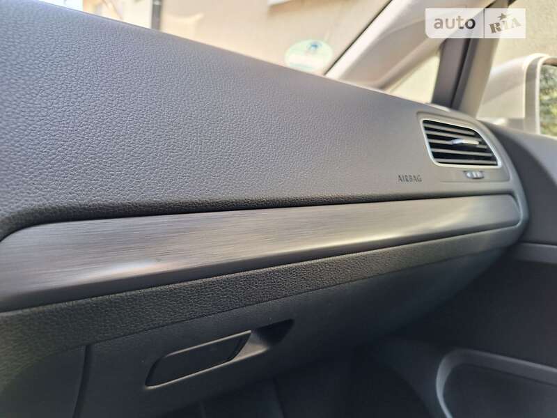 Хетчбек Volkswagen Golf 2019 в Сваляві