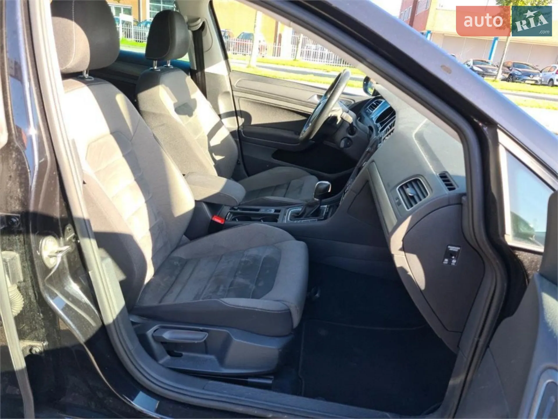 Volkswagen Golf 2017 VIN WVWZZZAUZHP750875 фото оголошення 45 з 50