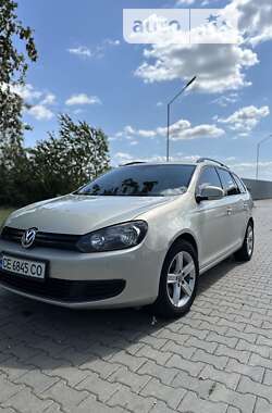 Універсал Volkswagen Golf 2010 в Чернівцях