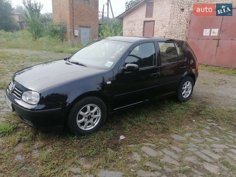 Хэтчбек Volkswagen Golf 2001 в Гоще