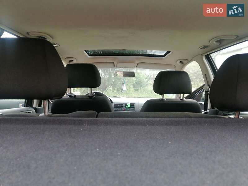 Хэтчбек Volkswagen Golf 2001 в Гоще
