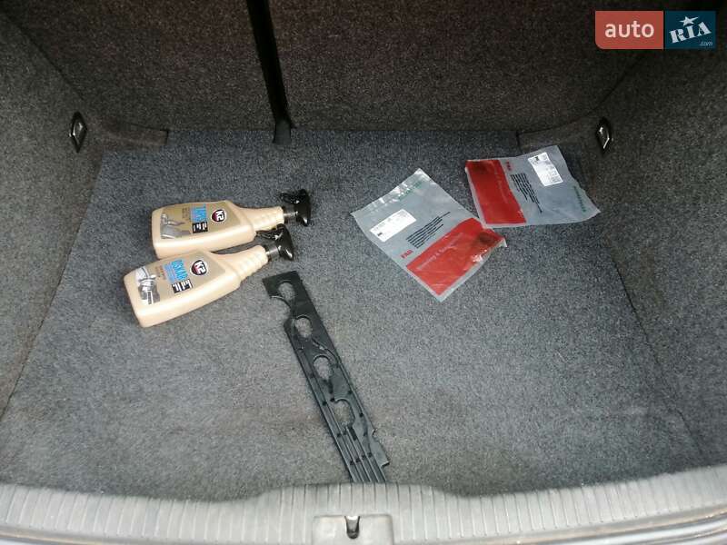 Хэтчбек Volkswagen Golf 2001 в Гоще