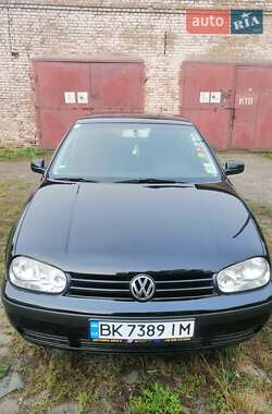 Хэтчбек Volkswagen Golf 2001 в 