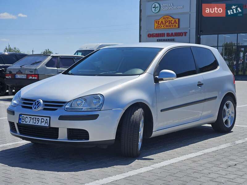 Хетчбек Volkswagen Golf 2004 в Львові