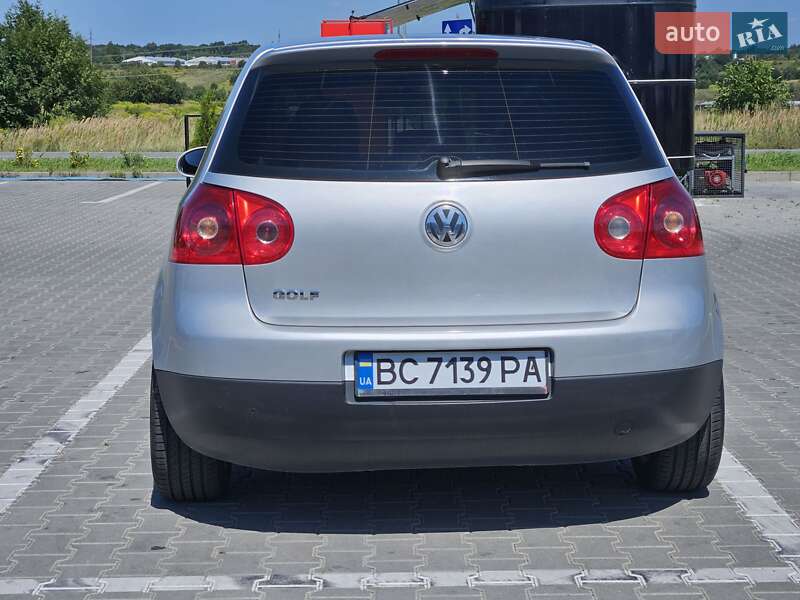 Хетчбек Volkswagen Golf 2004 в Львові