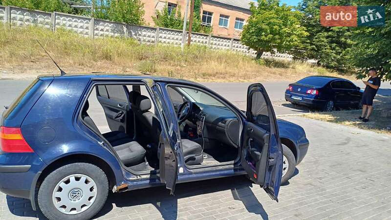 Хэтчбек Volkswagen Golf 2001 в Кропивницком