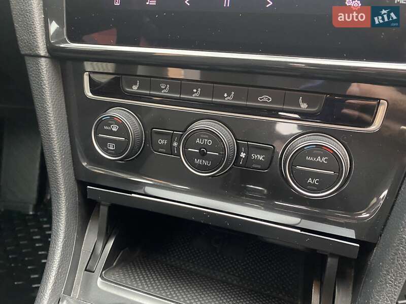 Універсал Volkswagen Golf 2018 в Рівному