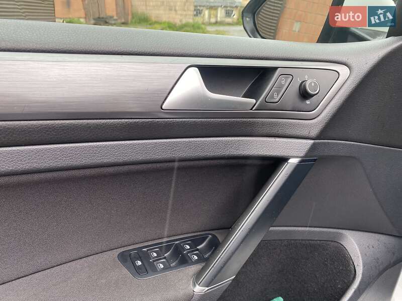 Універсал Volkswagen Golf 2018 в Рівному