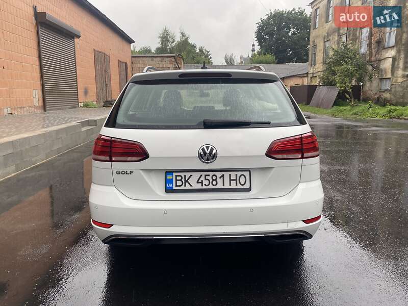 Універсал Volkswagen Golf 2018 в Рівному