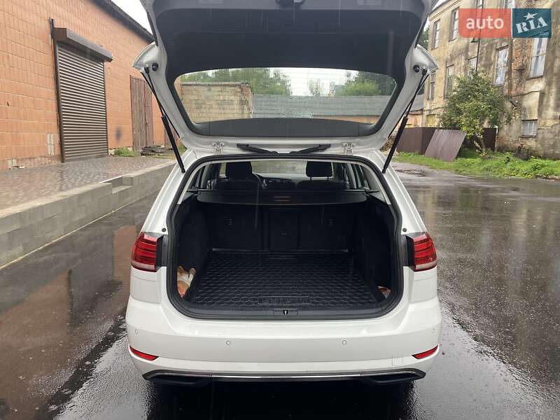 Універсал Volkswagen Golf 2018 в Рівному