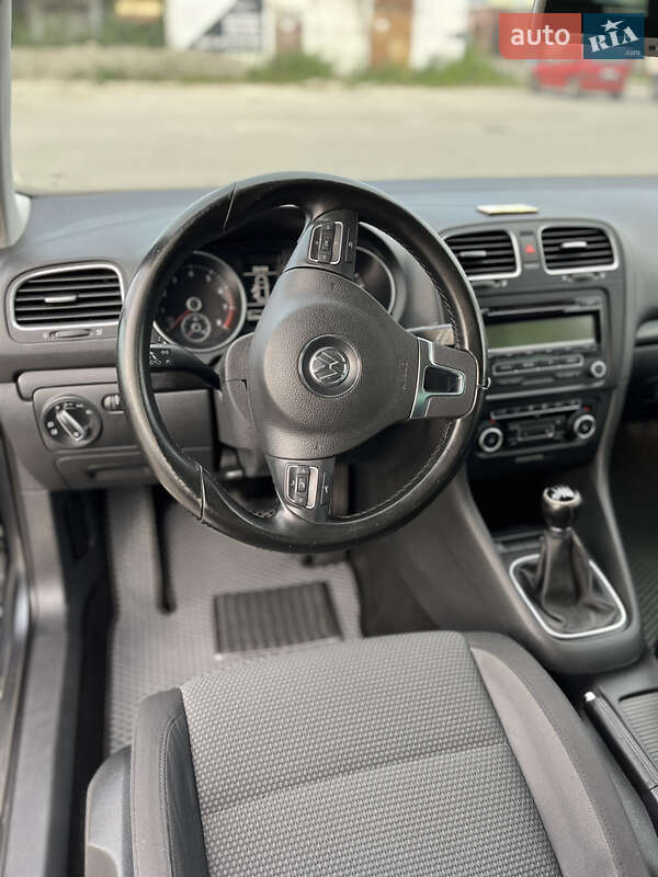 Універсал Volkswagen Golf 2009 в Золочеві