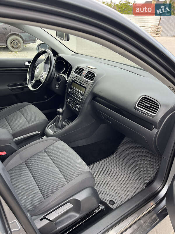 Універсал Volkswagen Golf 2009 в Золочеві