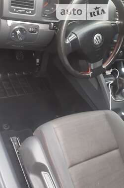 Хэтчбек Volkswagen Golf 2006 в Шостке