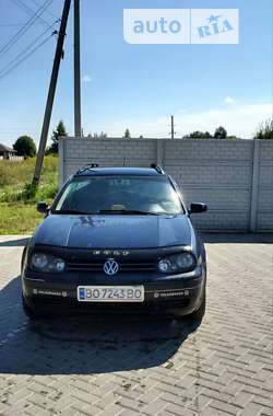 Універсал Volkswagen Golf 2002 в Почаєві