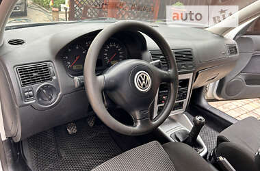 Хэтчбек Volkswagen Golf 2000 в 