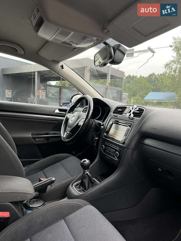 Універсал Volkswagen Golf 2011 в Долині