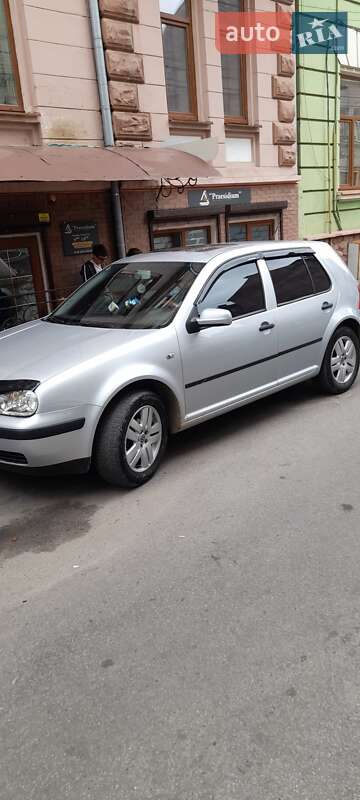 Хэтчбек Volkswagen Golf 2003 в Черновцах