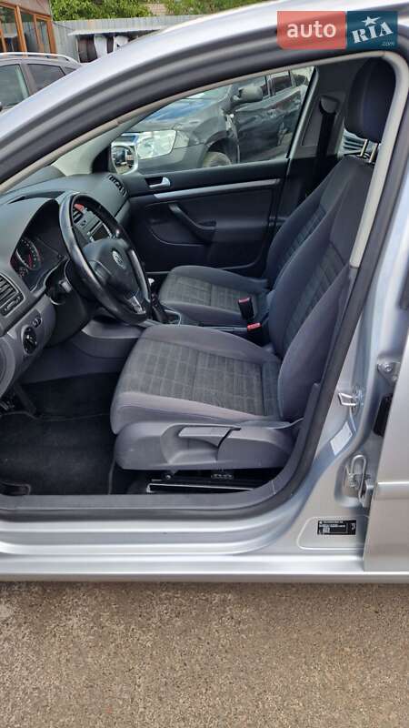 Хэтчбек Volkswagen Golf 2007 в Николаеве