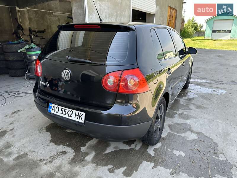 Хэтчбек Volkswagen Golf 2006 в Берегово