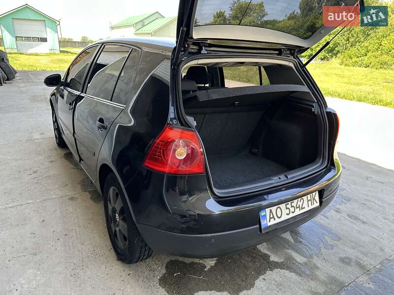 Хэтчбек Volkswagen Golf 2006 в Берегово