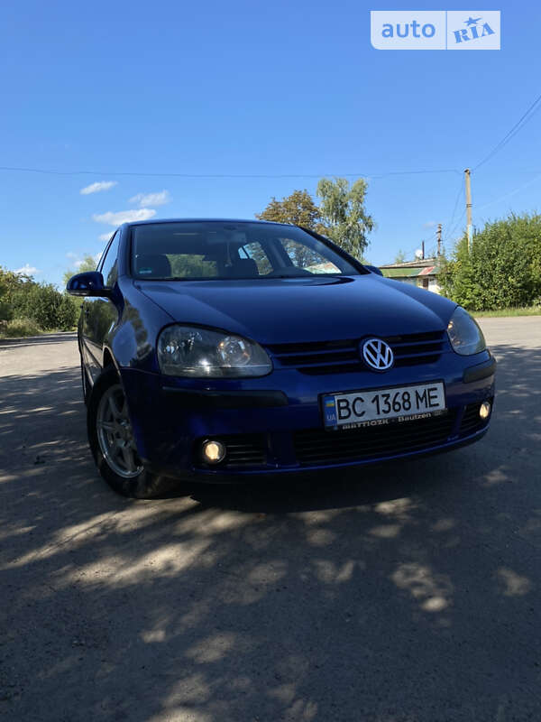 Хетчбек Volkswagen Golf 2004 в Дрогобичі