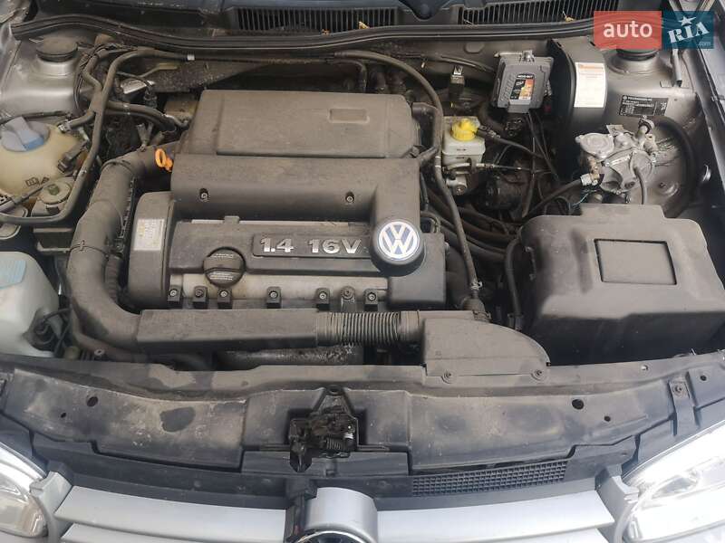 Хетчбек Volkswagen Golf 2002 в Хмельницькому