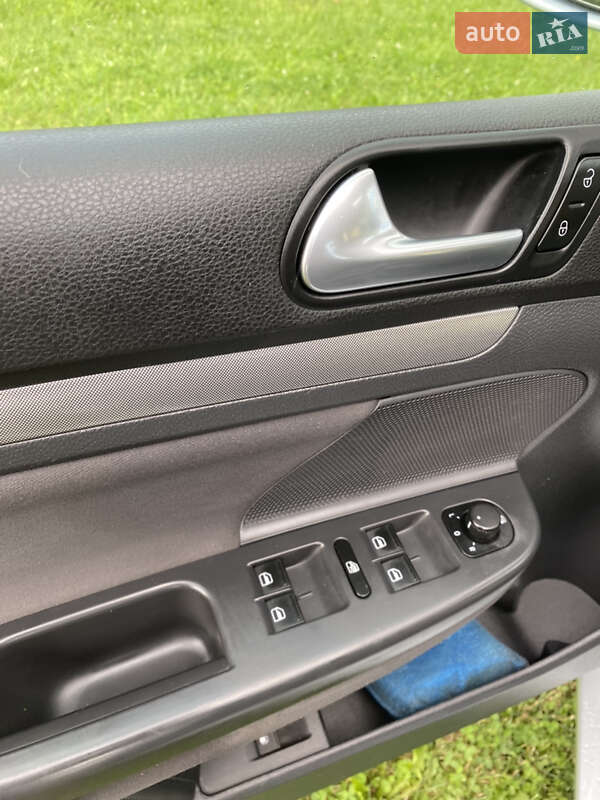 Хетчбек Volkswagen Golf 2007 в Львові