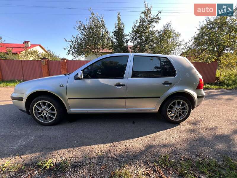 Хетчбек Volkswagen Golf 2002 в Дрогобичі