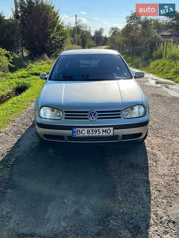 Хетчбек Volkswagen Golf 2002 в Дрогобичі