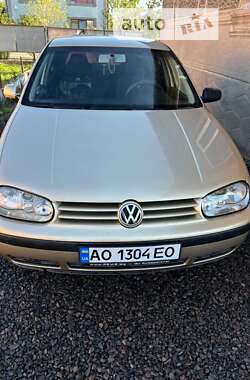 Хетчбек Volkswagen Golf 2003 в Горонді